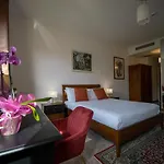 Ego' & Center Aparthotel