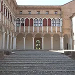 Aparthotel Ego' & Center Ferrara