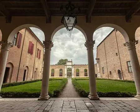 Ego' Hotel apartamentowy 4*