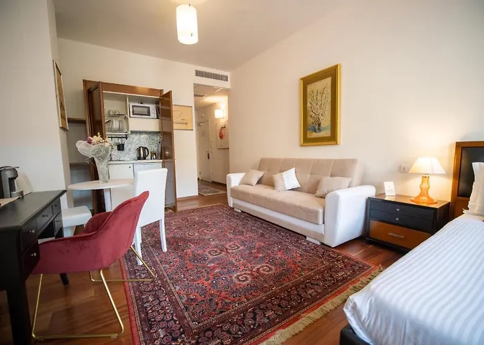 Ego' & Center 아파트호텔 페라라